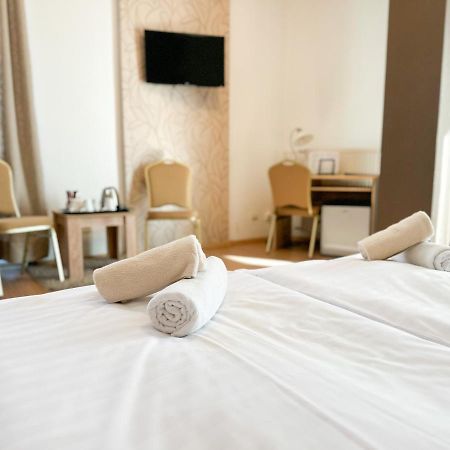 Hotel Modena Pozsony Kültér fotó